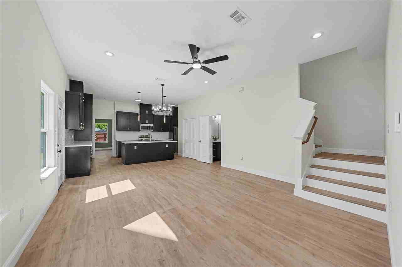 817 Stamps Ave - Photo 3 of 16