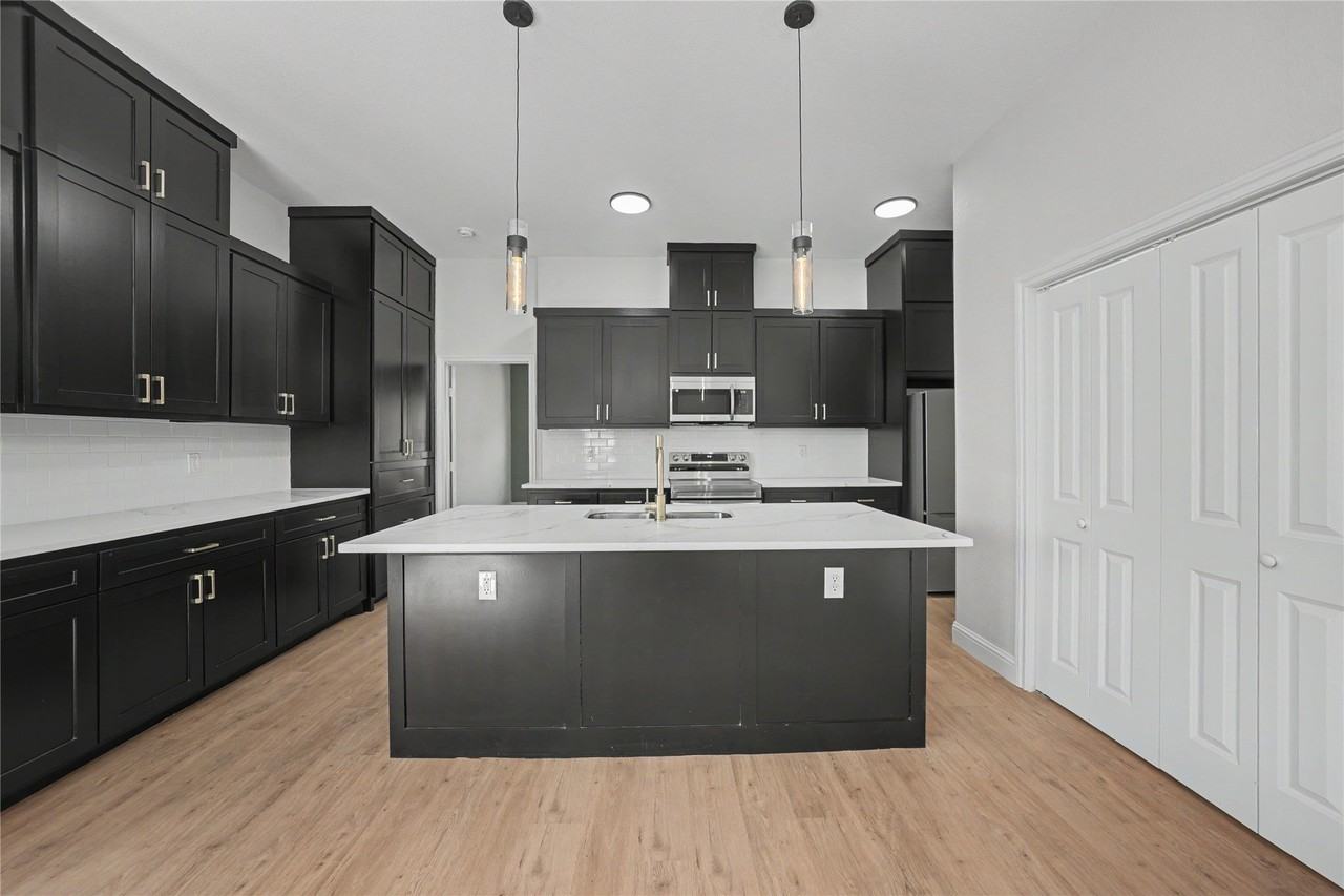 817 Stamps Ave - Photo 5 of 16