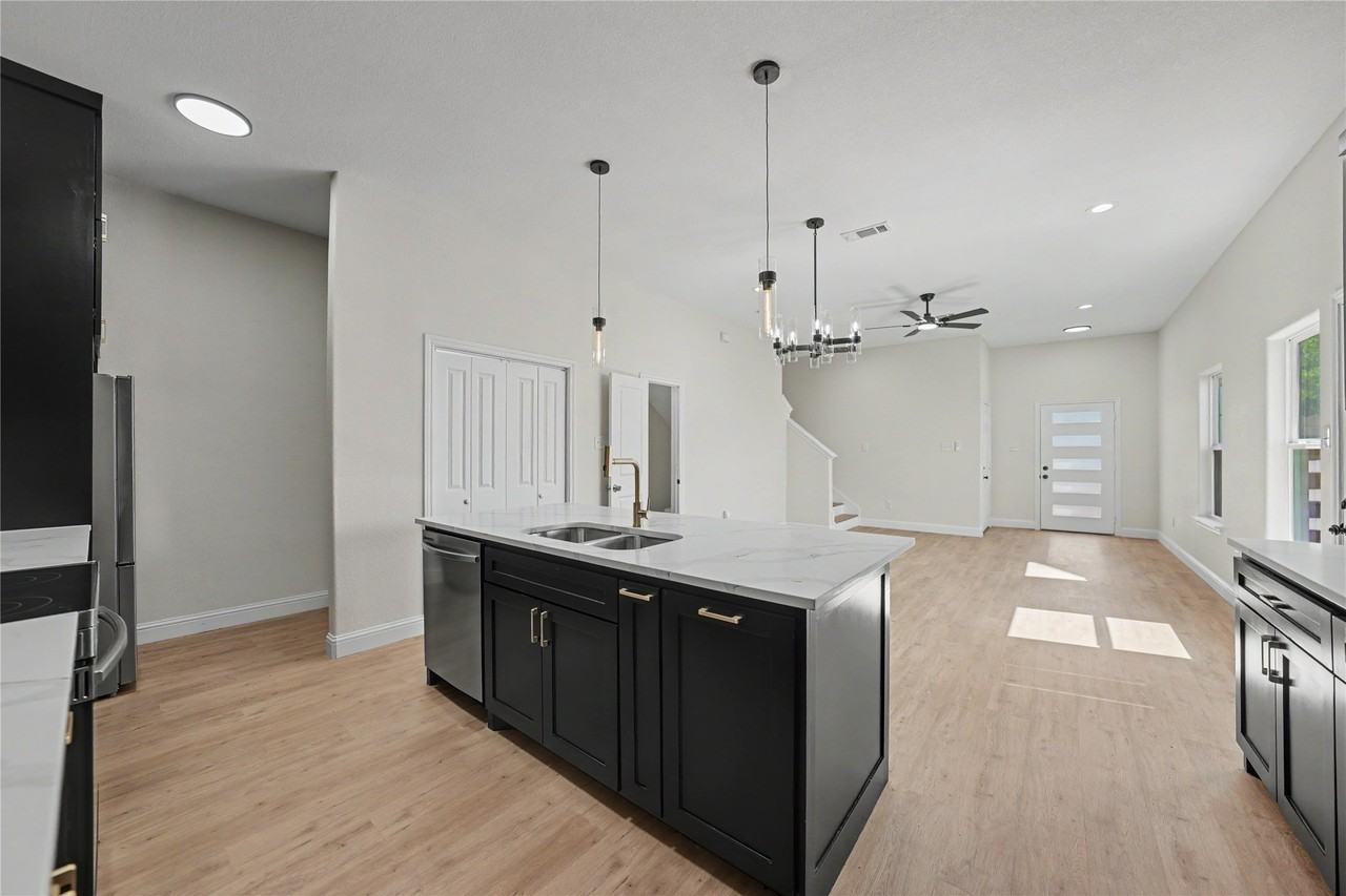 817 Stamps Ave - Photo 7 of 16