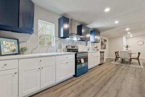 featured image of 712 N Barrett Ave