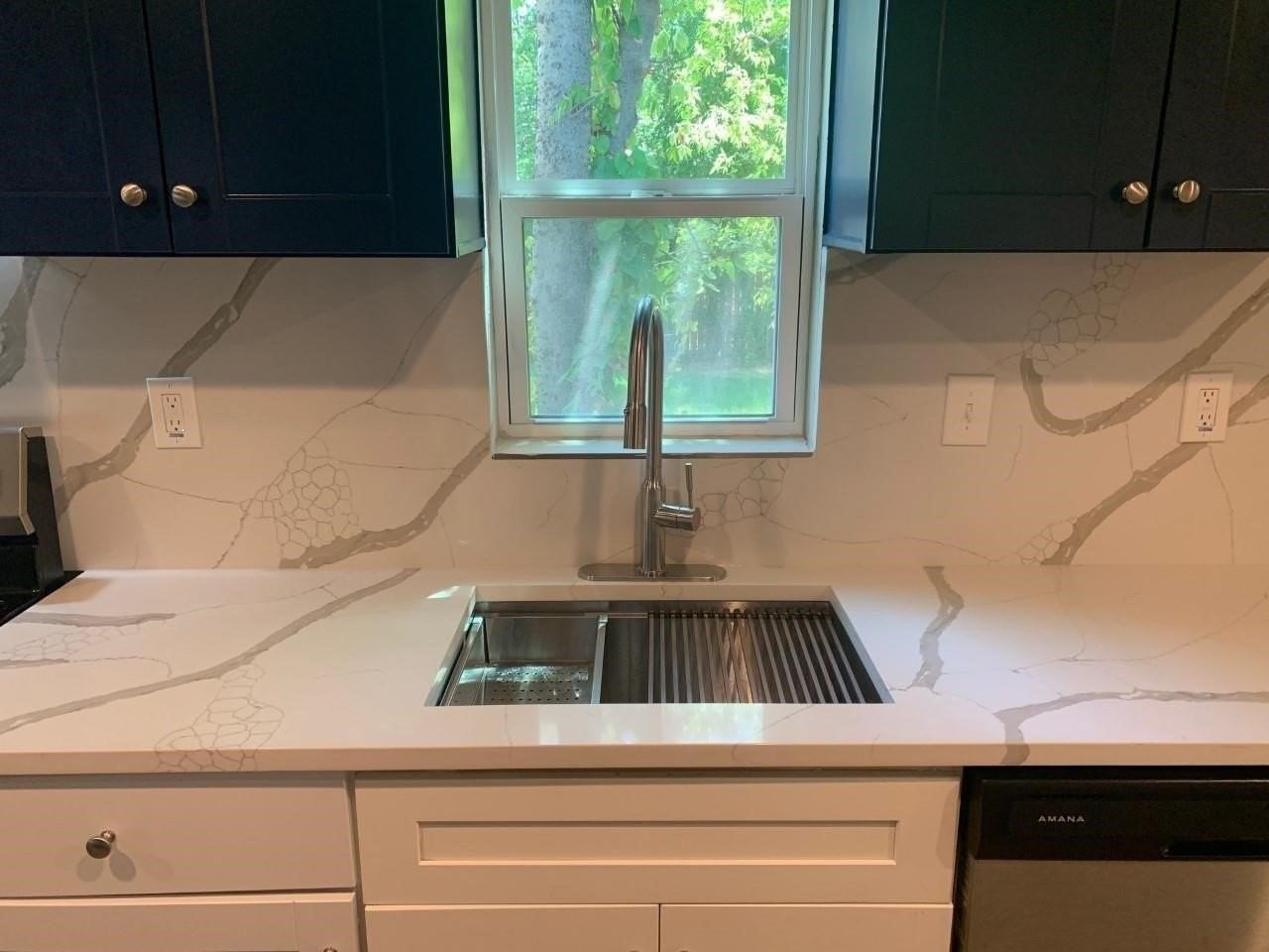 712 N Barrett Ave - Photo 6 of 24