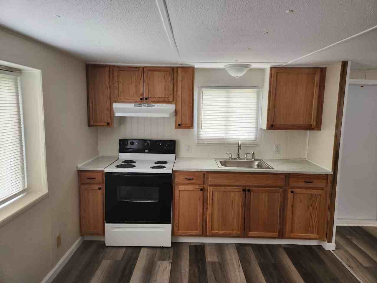 903 Bernard Ln - Photo 3 of 23