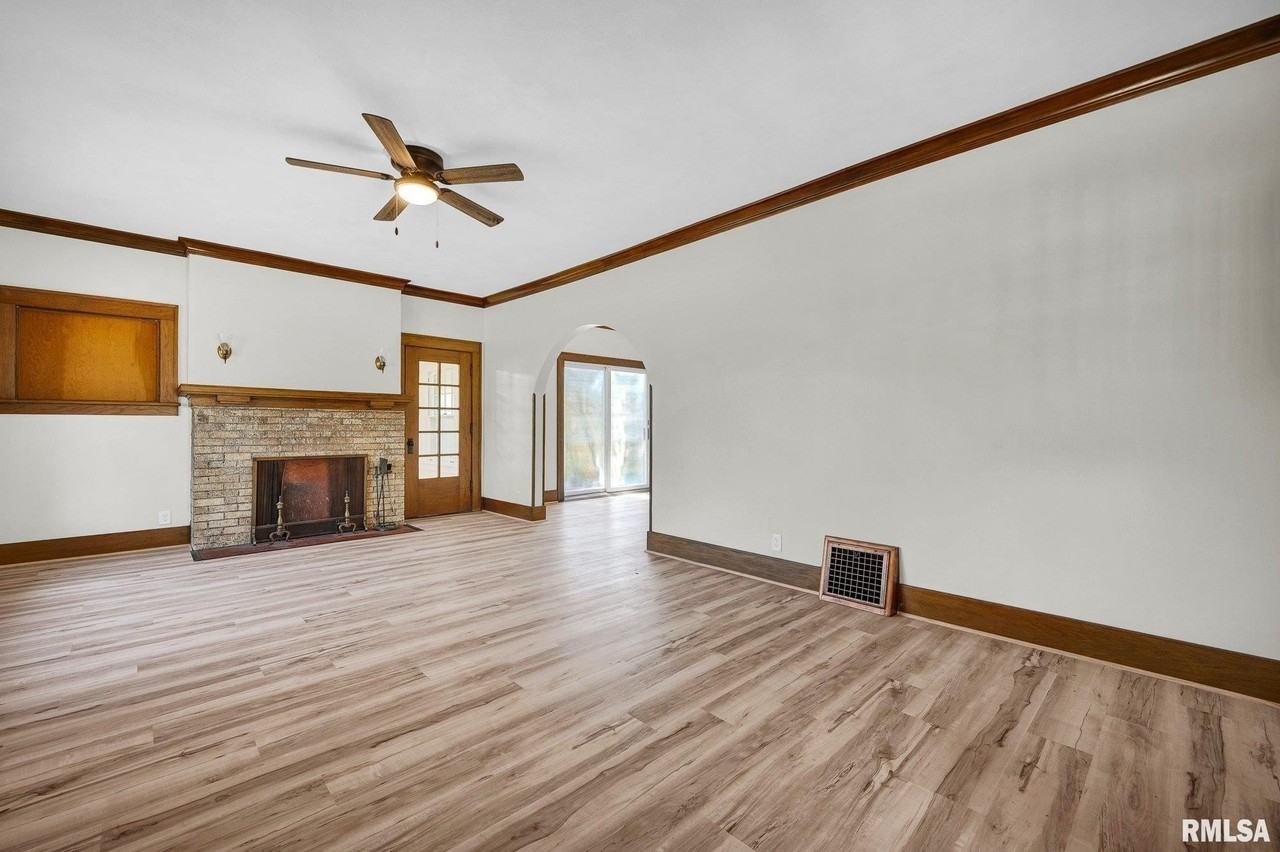 1113 N Summit Blvd - Photo 2 of 36