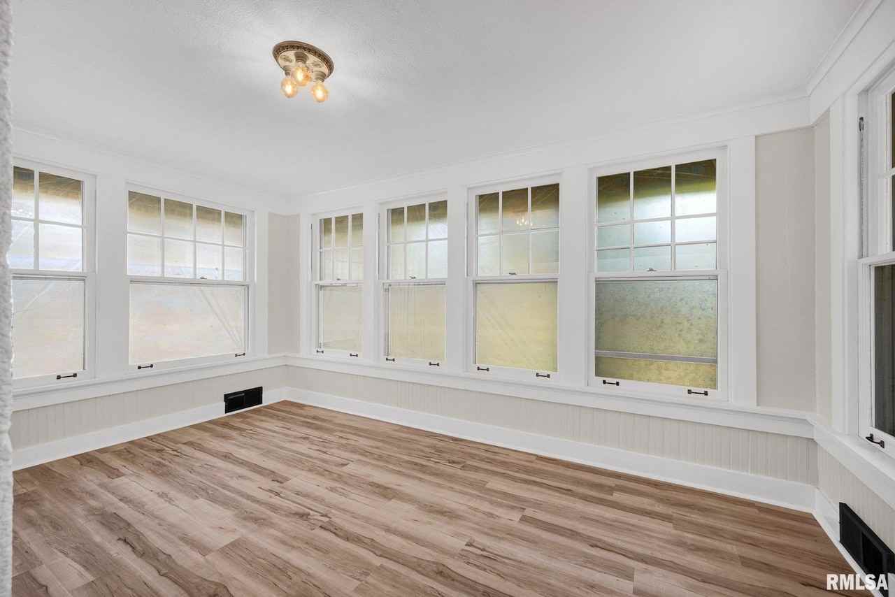 1113 N Summit Blvd - Photo 6 of 36
