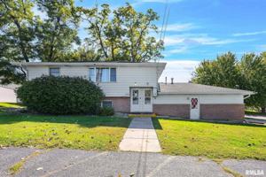 featured image of 5054 N Lakeside Pl