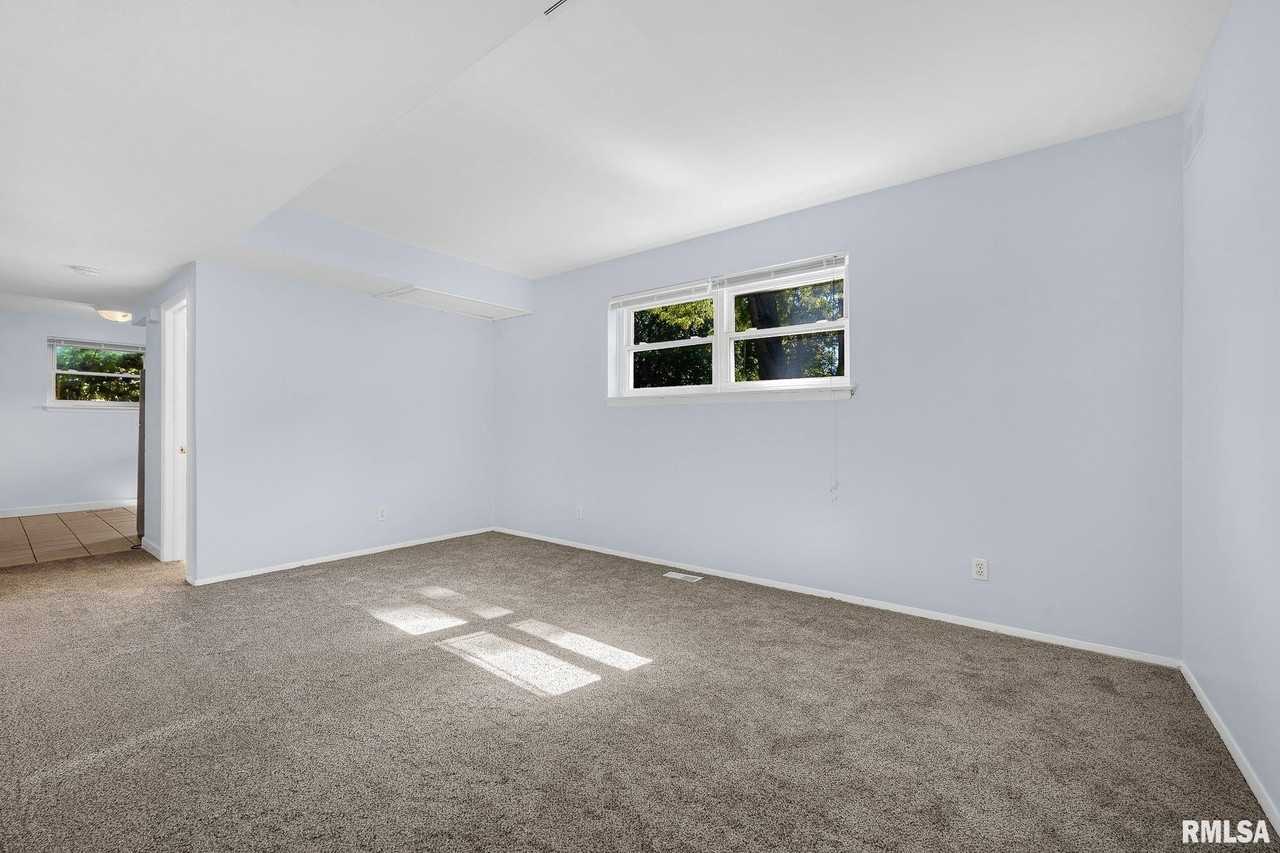 5054 N Lakeside Pl - Photo 2 of 39