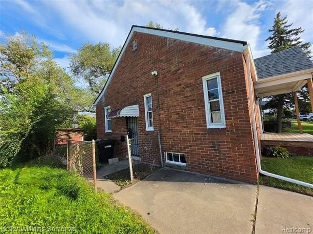 16898 Lilac St - Photo 2 of 8