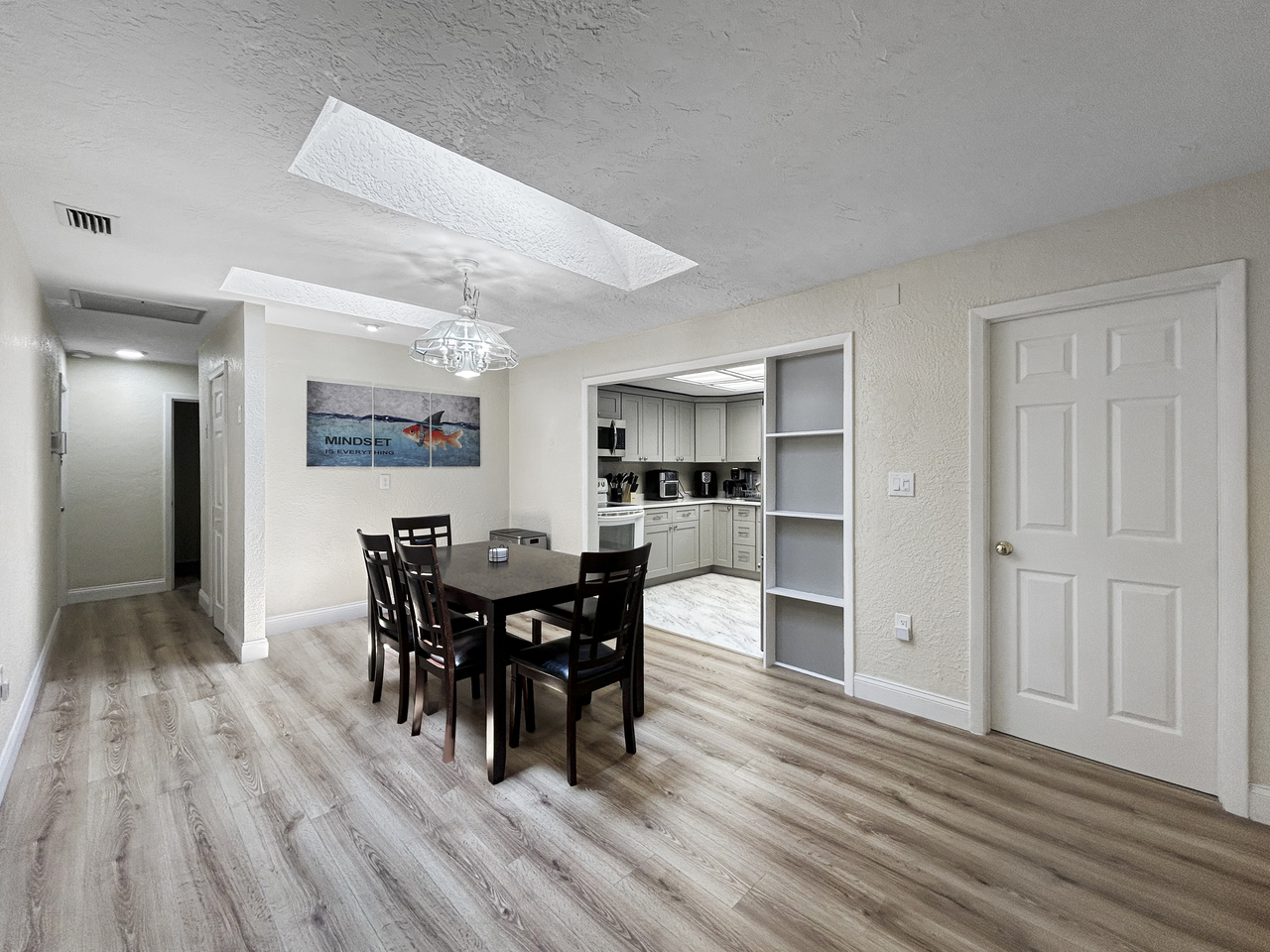 3811 39th Avenue North - Photo 3 of 8