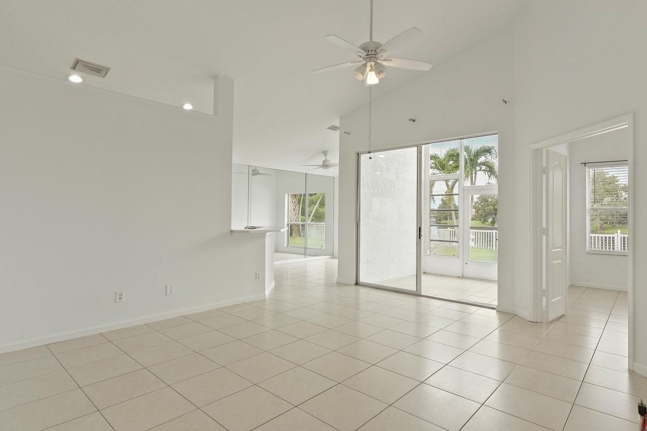 713 Nw Waterlily Pl - Photo 5 of 32
