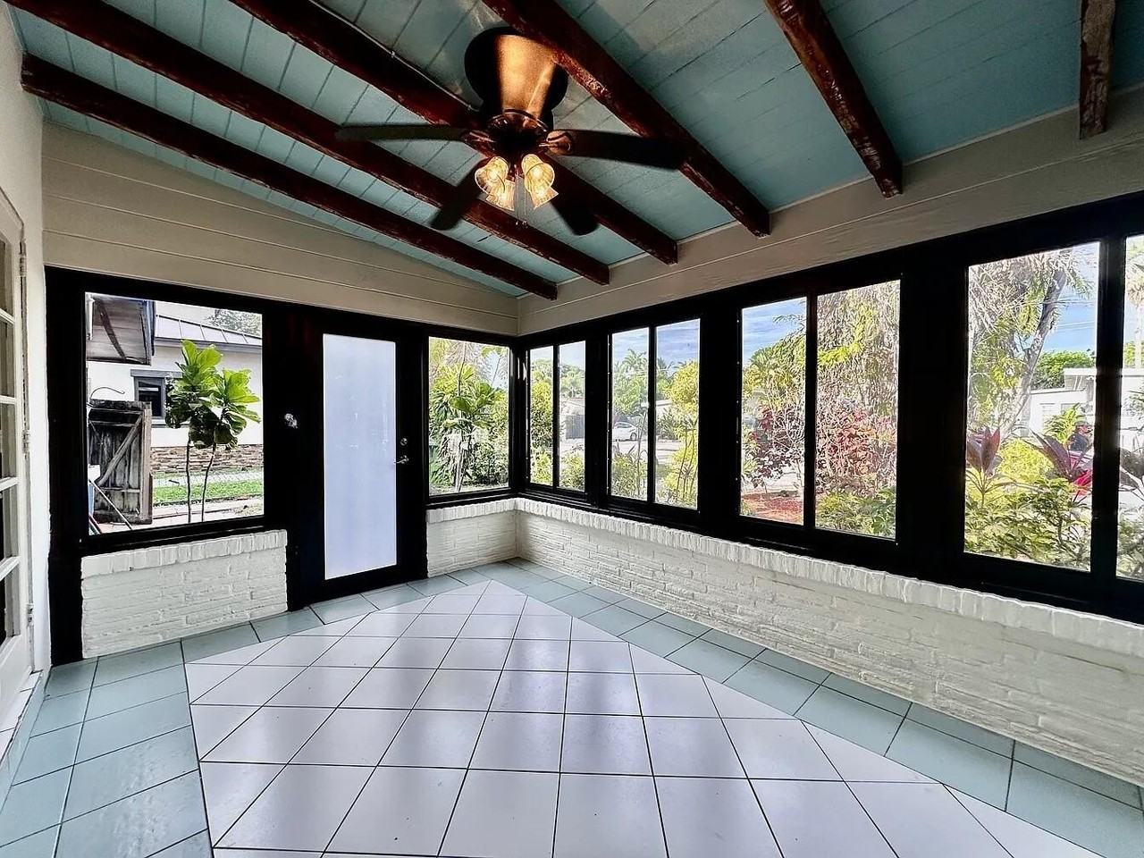 1101 Ne 12th Ave - Photo 4 of 20