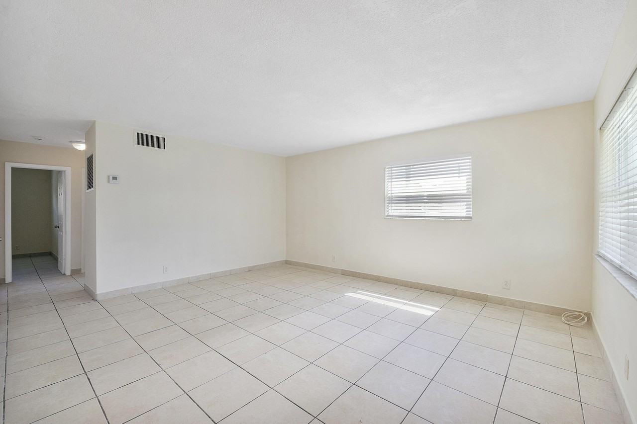 251 Ne 40th St #251 - Photo 4 of 13