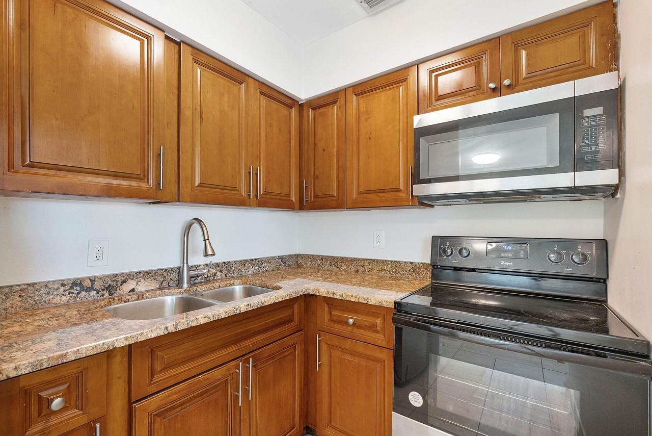 251 Ne 40th St #251 - Photo 6 of 13