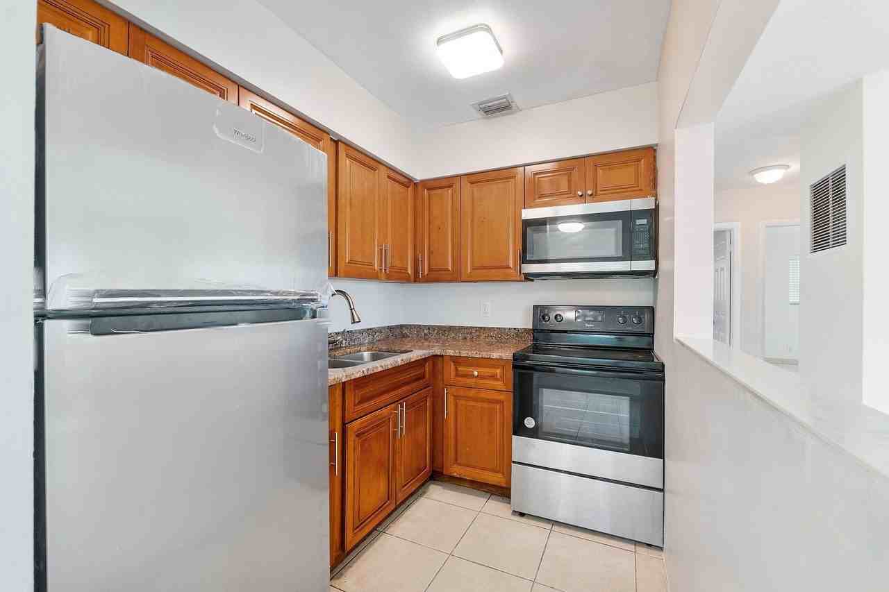 251 Ne 40th St #251 - Photo 7 of 13