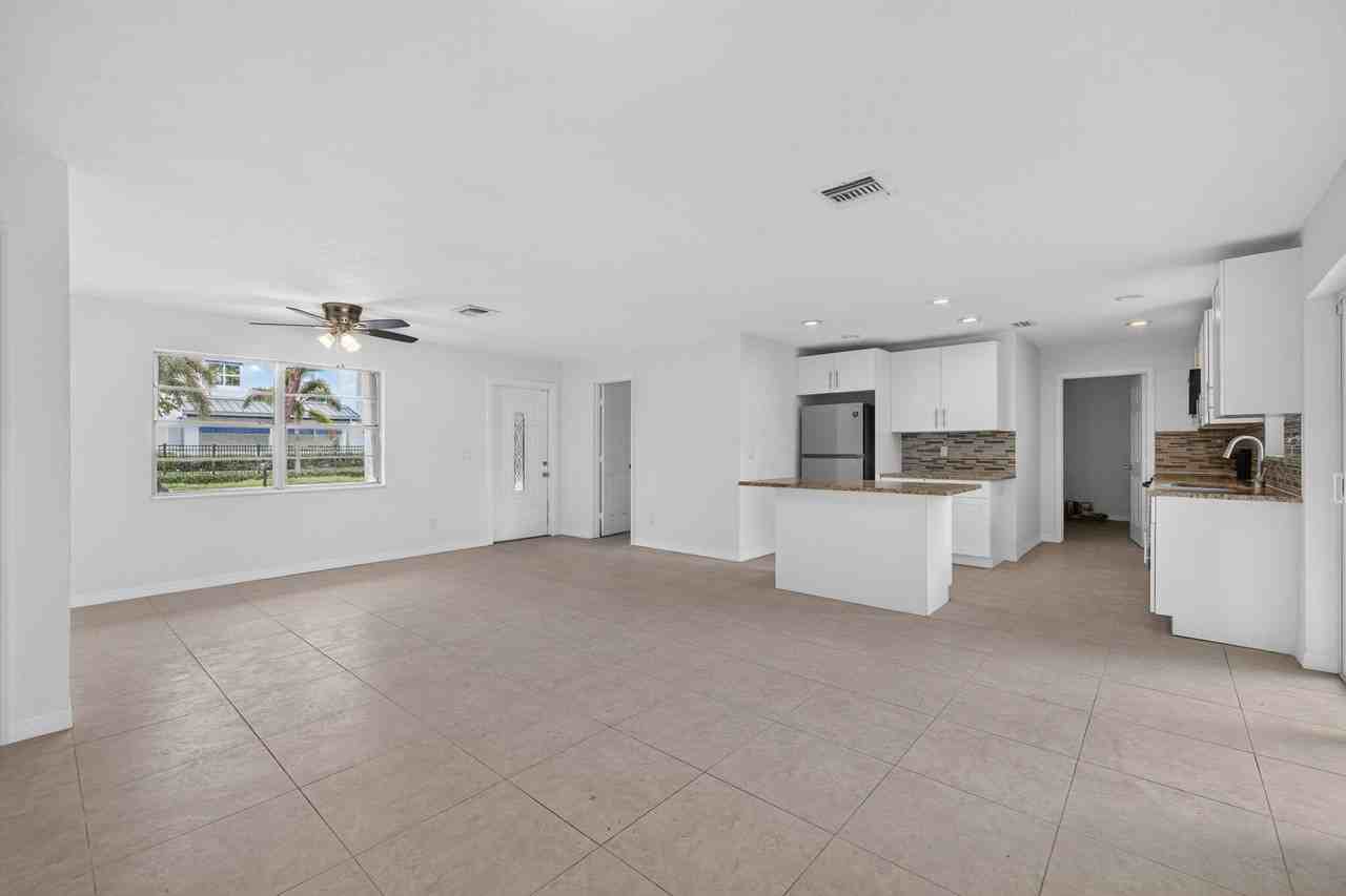 913 Se 10th St - Photo 5 of 31