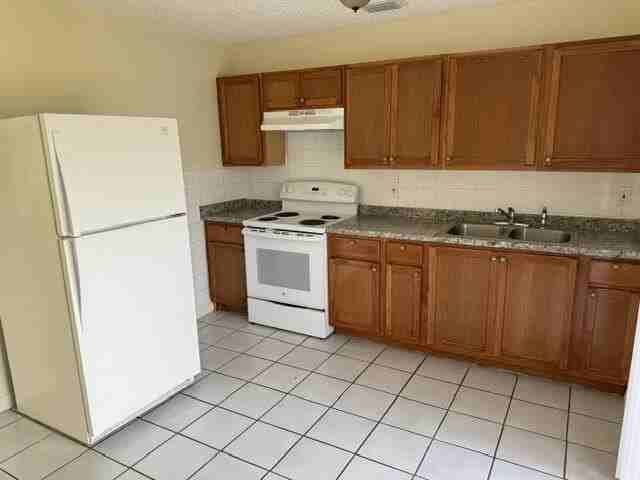 4839 Gulfstream Rd - Photo 5 of 13