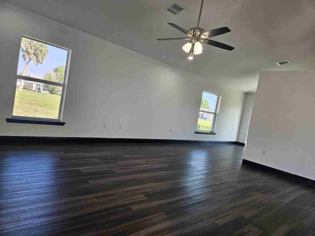 5101 Se 43rd St - Photo 2 of 23