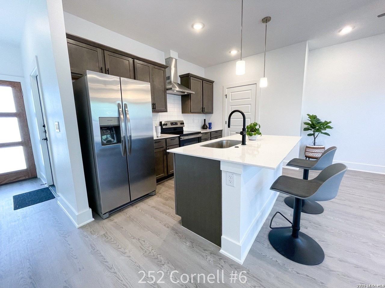 252 Cornell Ave #6 - Photo 3 of 18