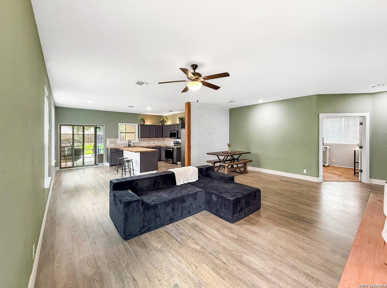 117 Wright Lndg - Photo 3 of 26