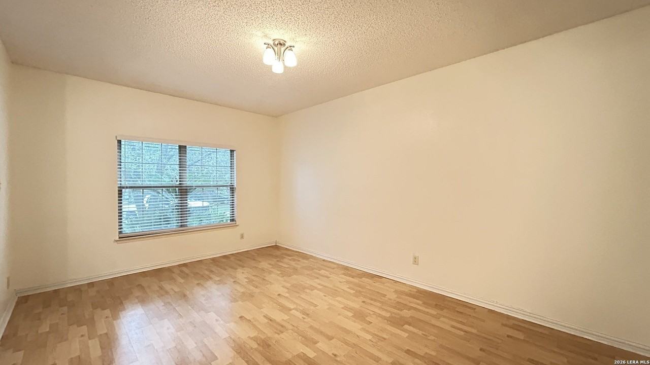 2203 Opal Creek Dr - Photo 4 of 35
