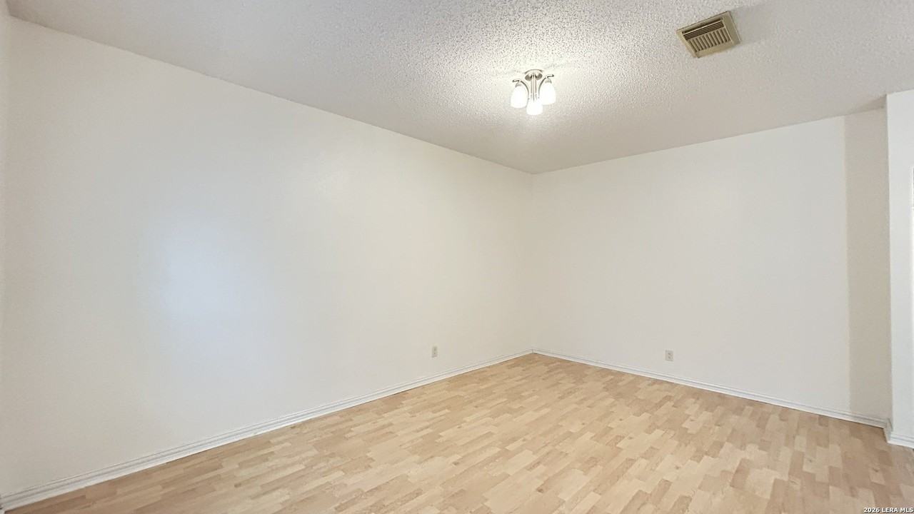 2203 Opal Creek Dr - Photo 5 of 35