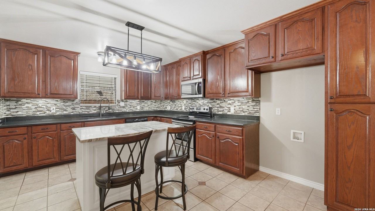 948 Divine Way - Photo 4 of 21