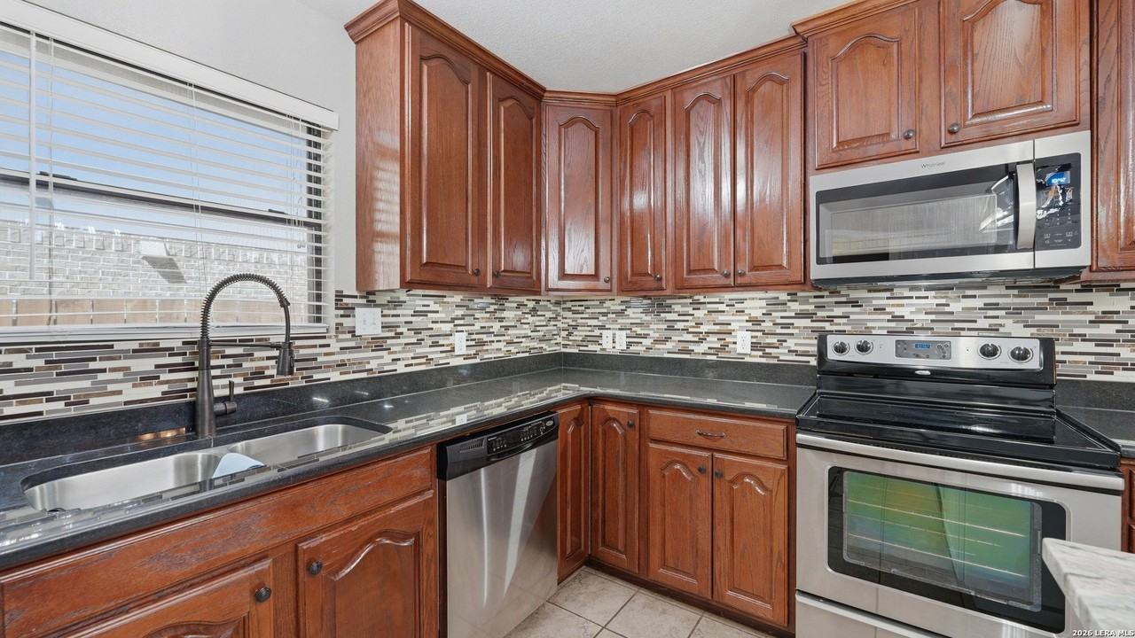 948 Divine Way - Photo 5 of 21