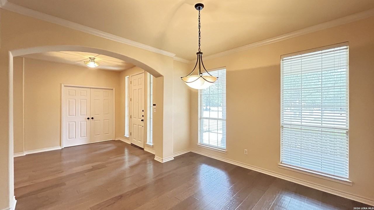 305 Kendall Pkwy - Photo 3 of 36