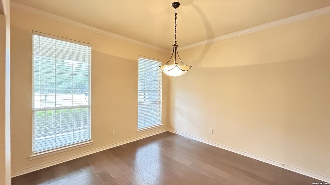 305 Kendall Pkwy - Photo 4 of 36