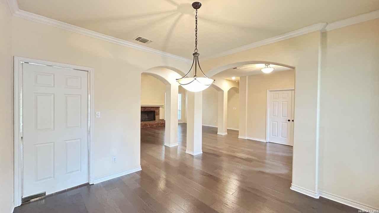 305 Kendall Pkwy - Photo 6 of 36