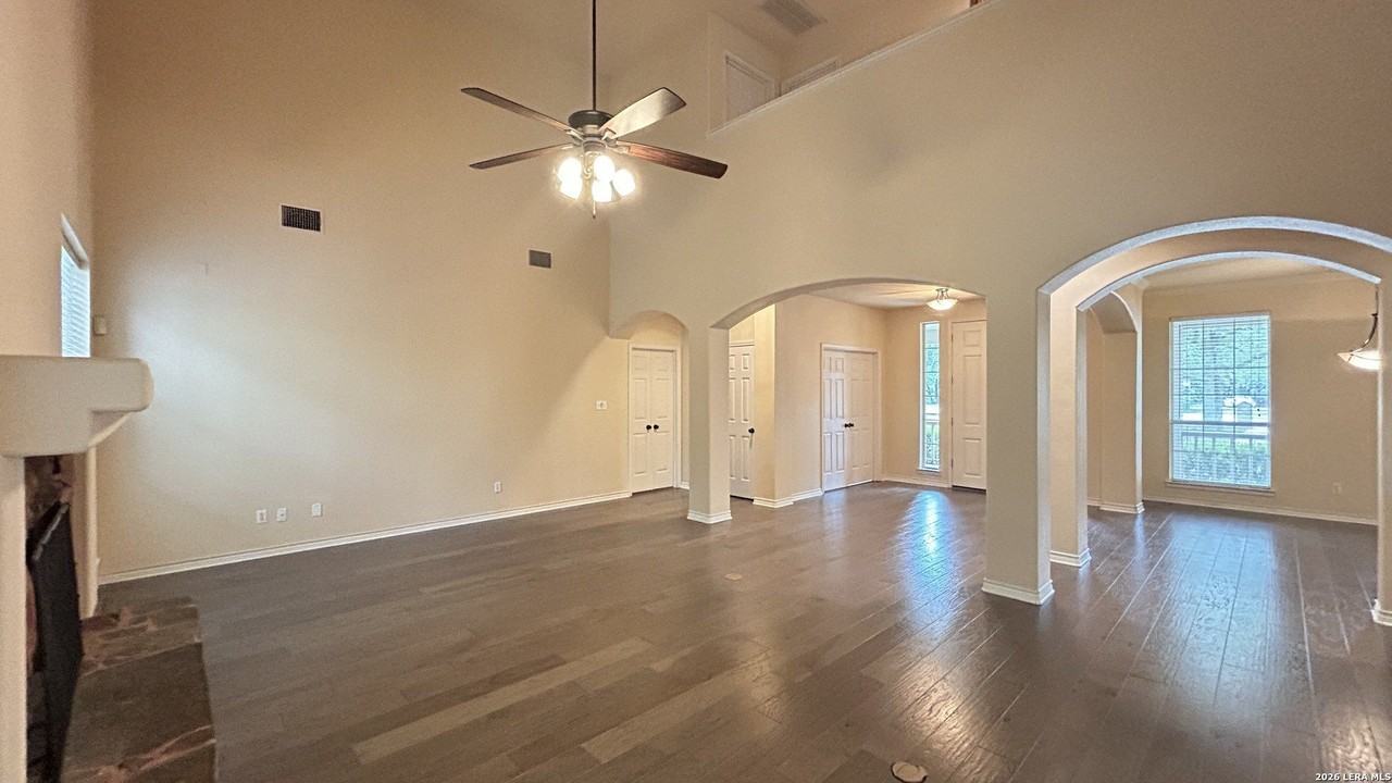 305 Kendall Pkwy - Photo 7 of 36