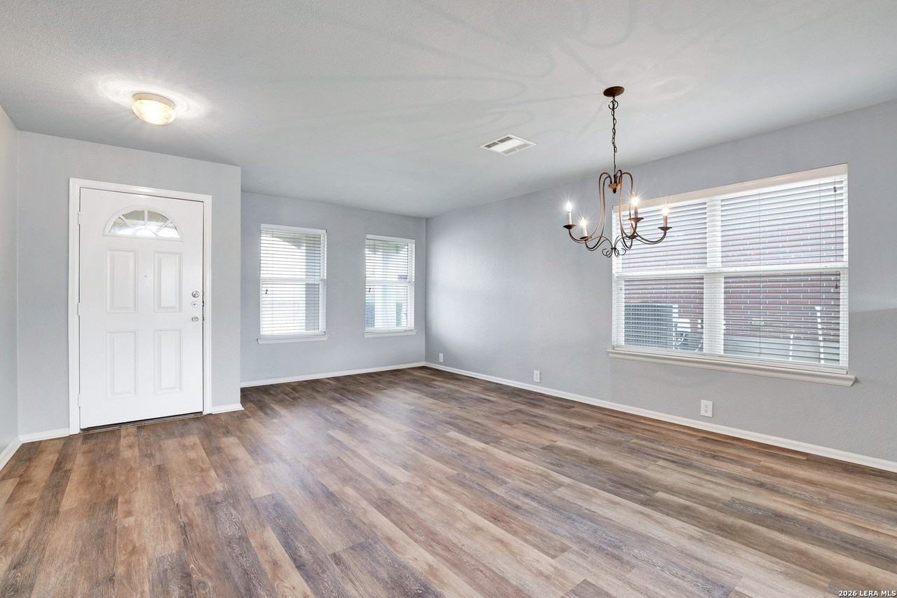 9510 Hanover Cv - Photo 2 of 27