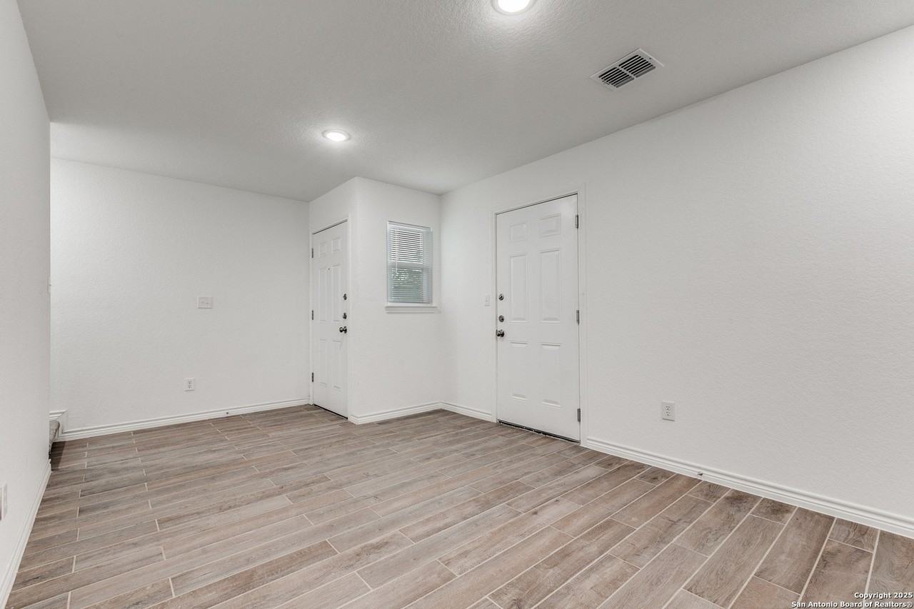 1835 W Poplar St #501 - Photo 4 of 25