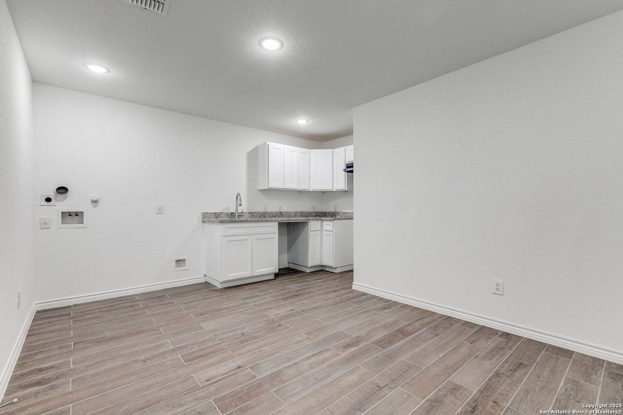 1835 W Poplar St #501 - Photo 6 of 25