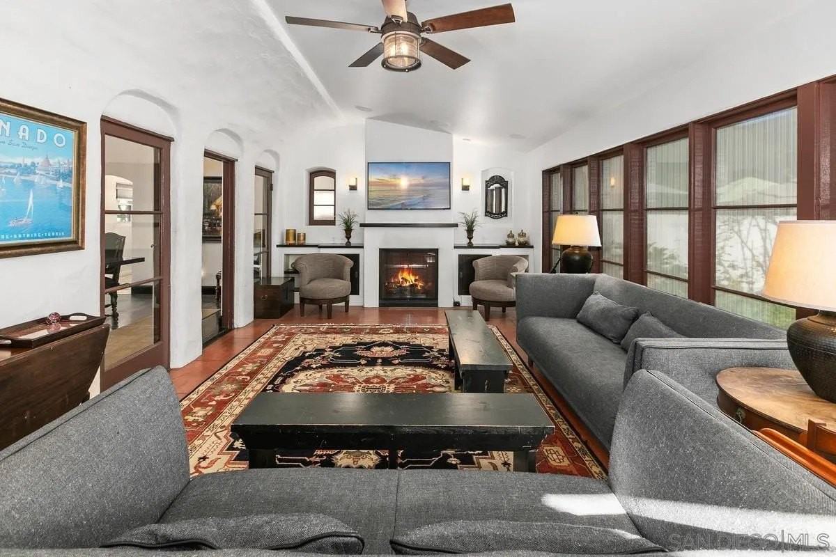 815 Alameda Blvd - Photo 2 of 11