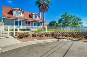featured image of 1011 La Mesa Ave