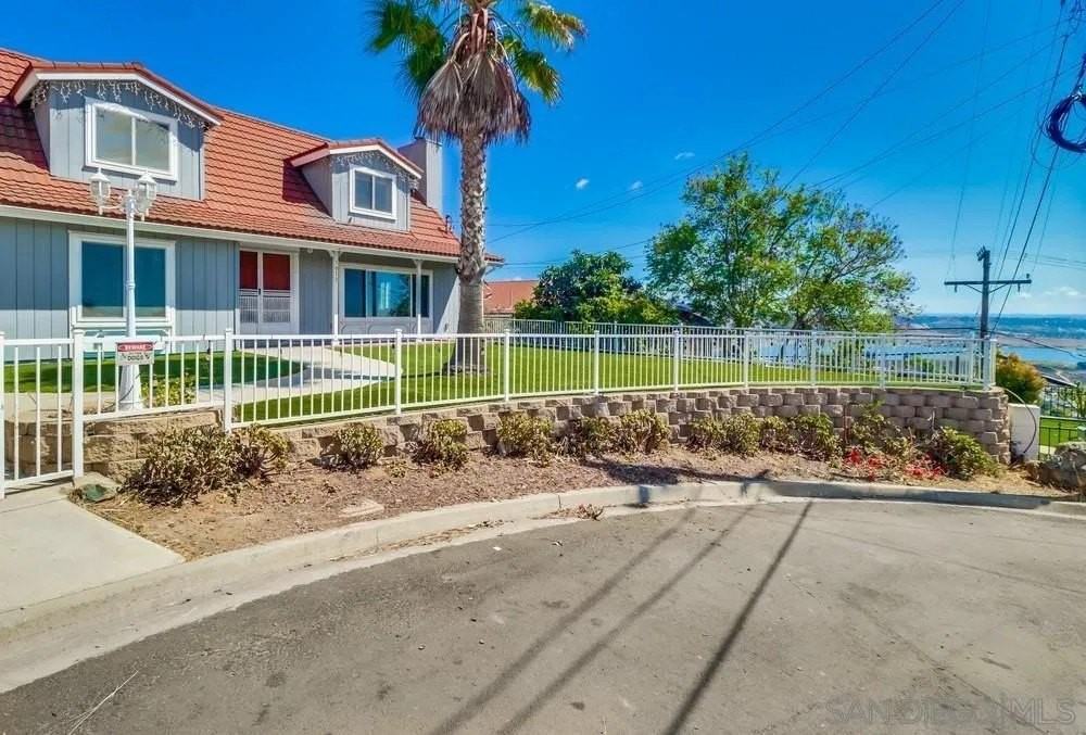 1011 La Mesa Ave - Photo 2 of 50