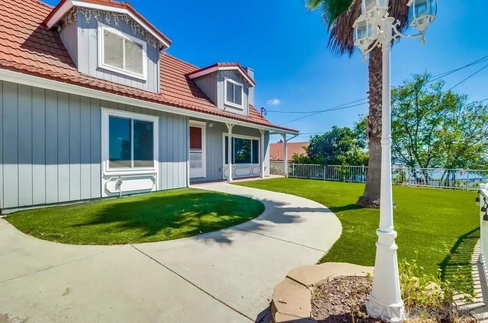 1011 La Mesa Ave - Photo 4 of 50