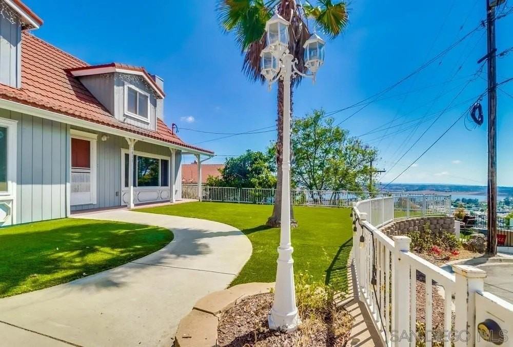 1011 La Mesa Ave - Photo 5 of 50