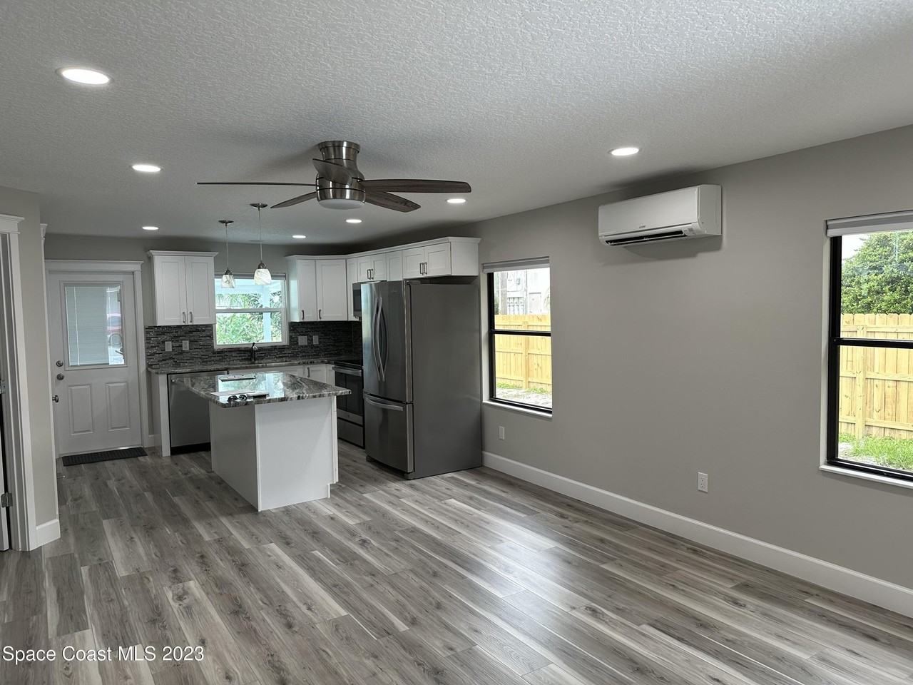 63 Sw Shannon Ave - Photo 2 of 9