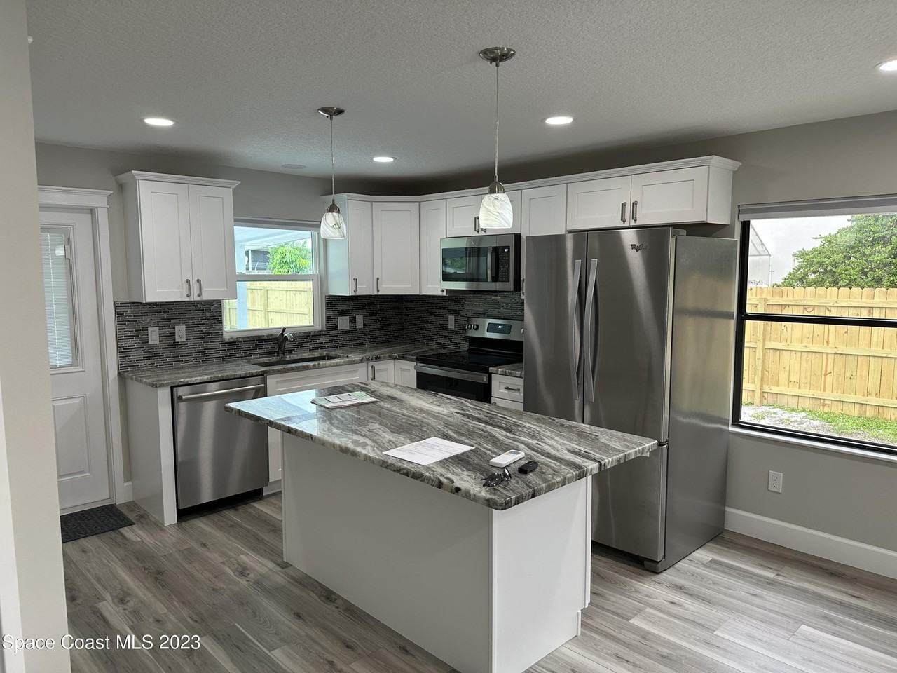 63 Sw Shannon Ave - Photo 3 of 9