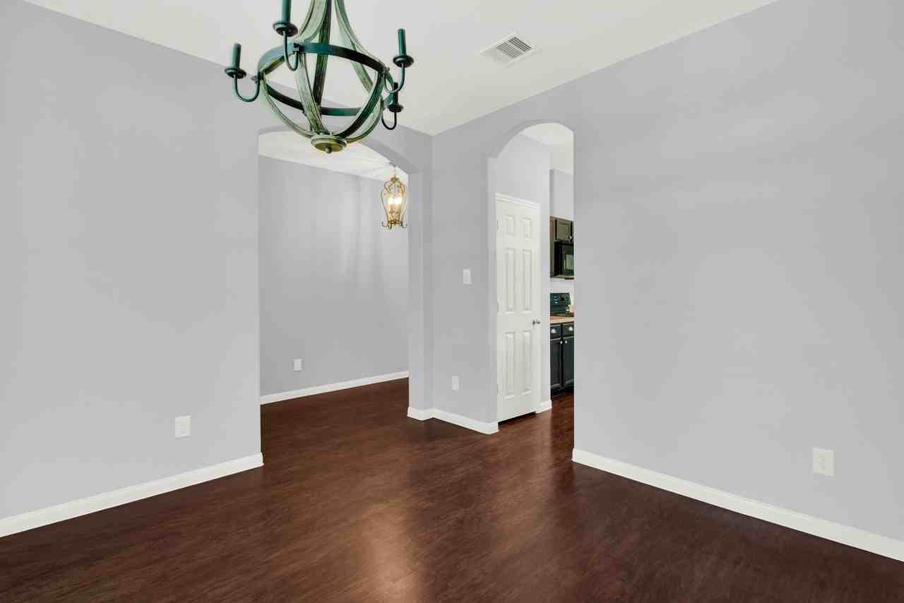 13425 Raintree Dr - Photo 5 of 31