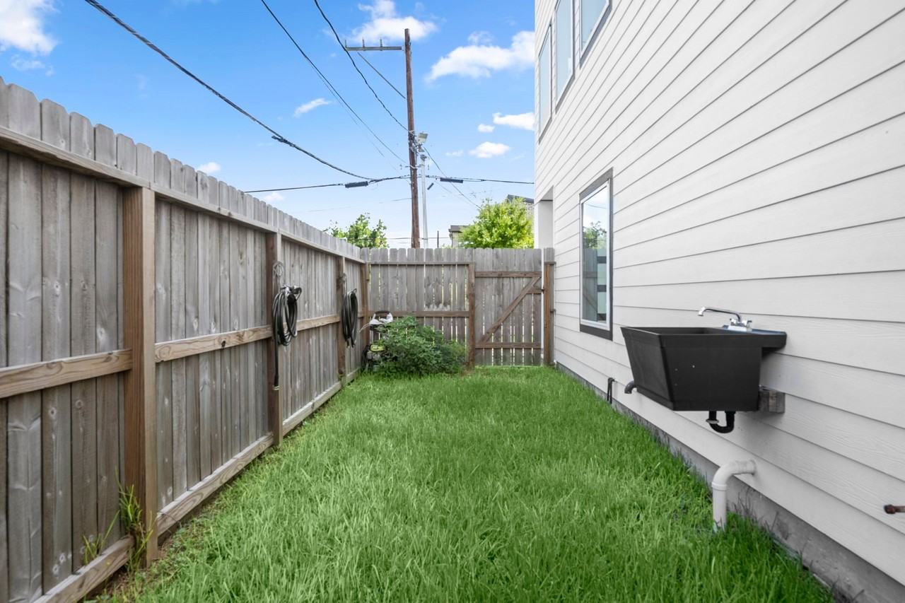 3022 Holman St - Photo 2 of 28