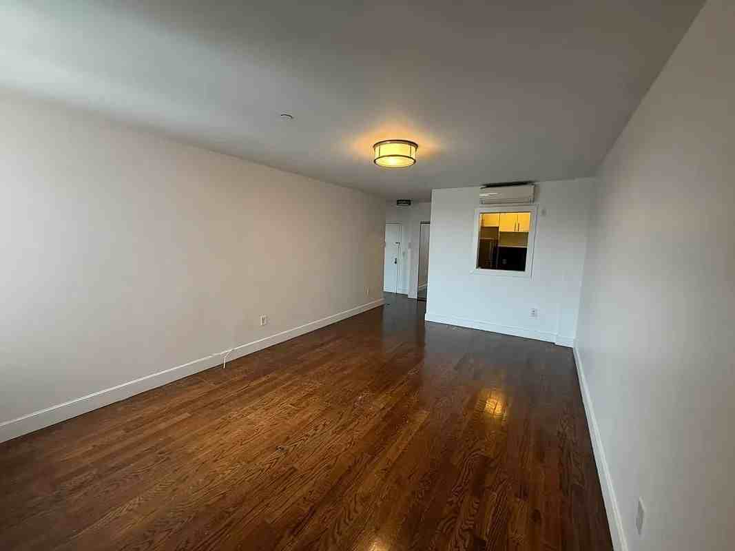 490 Ocean Parkway - Photo 2 of 8