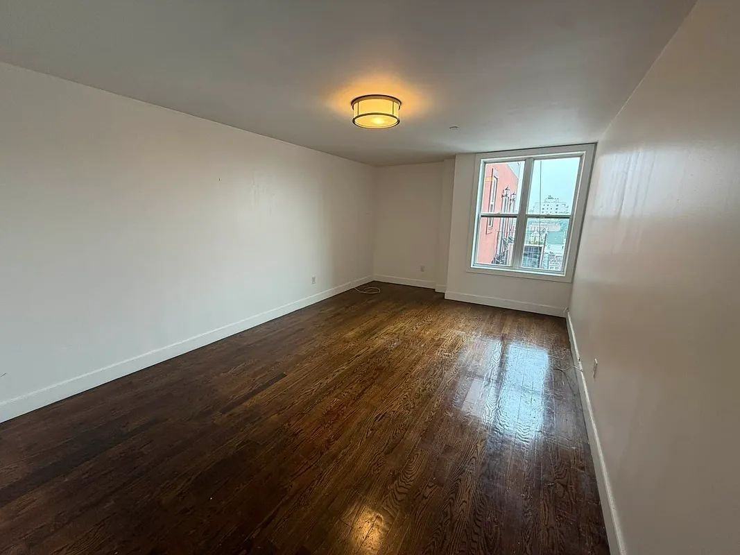490 Ocean Parkway - Photo 5 of 8