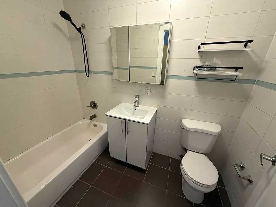 490 Ocean Parkway - Photo 6 of 8