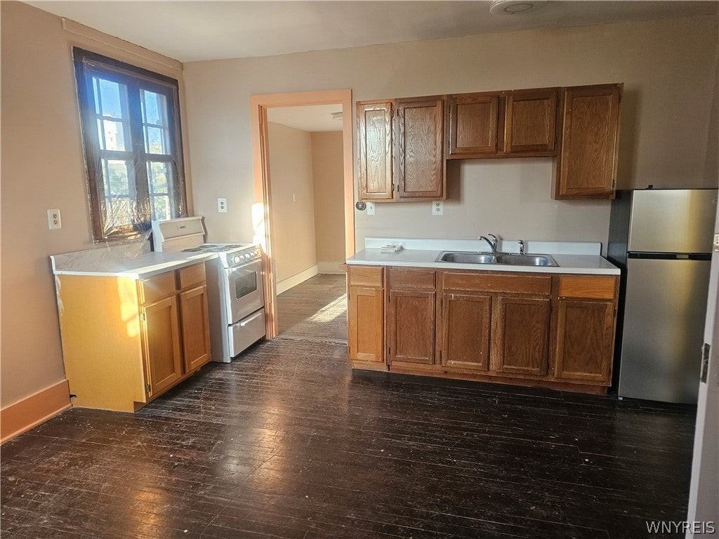 714 Buffalo Ave - Photo 2 of 4