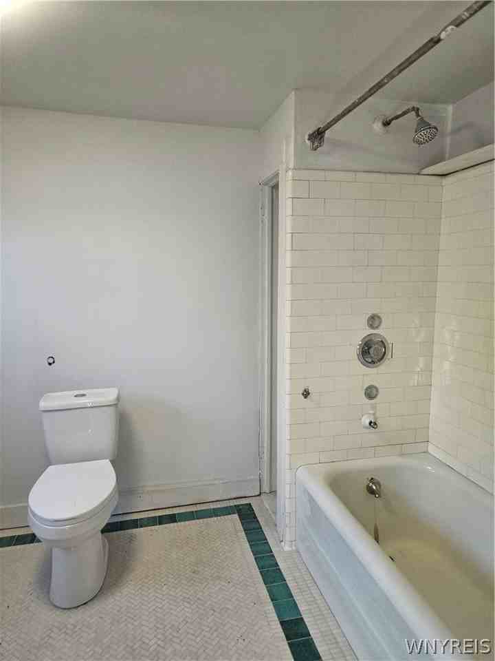 714 Buffalo Ave - Photo 4 of 4
