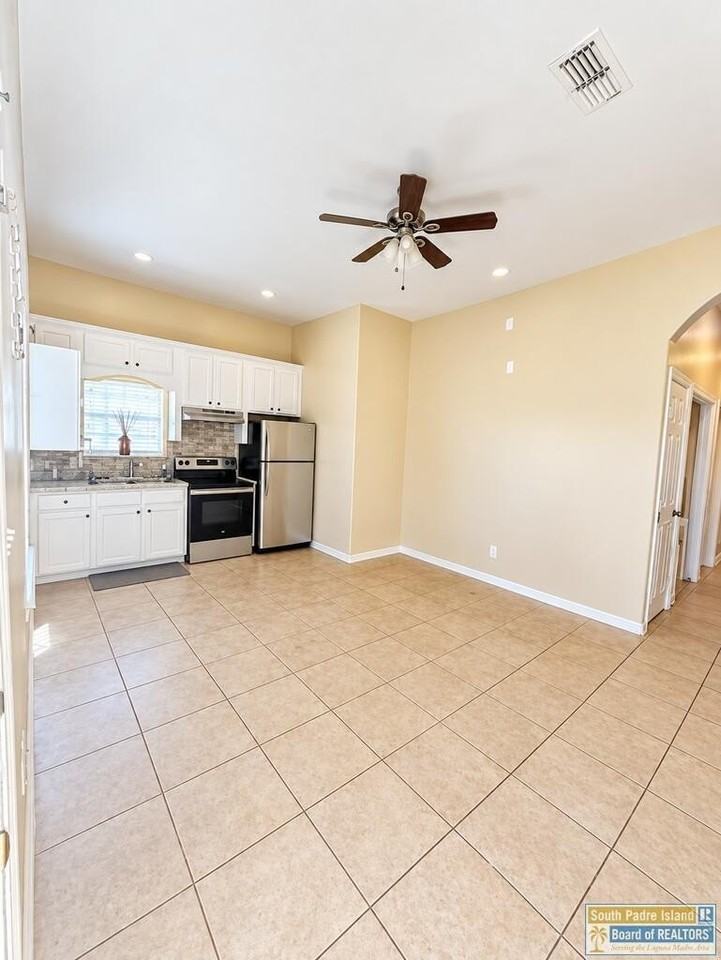 110 E Pike St #3 - Photo 2 of 10