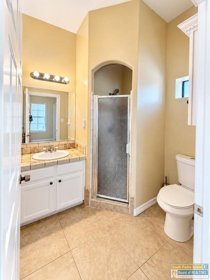 110 E Pike St #3 - Photo 6 of 10