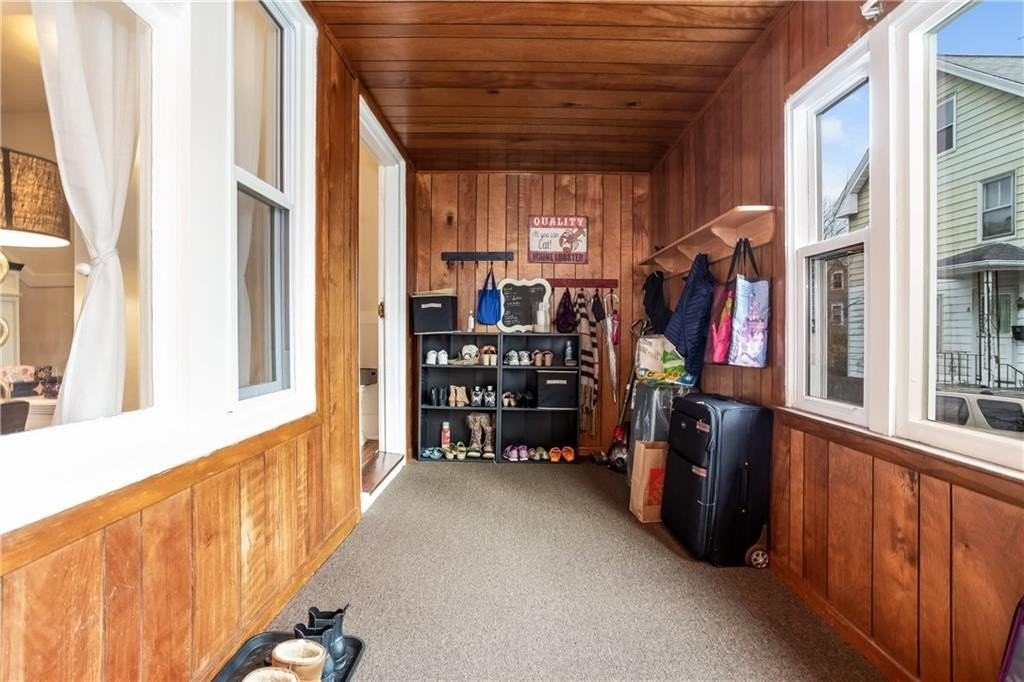 8 Wesley St - Photo 4 of 29